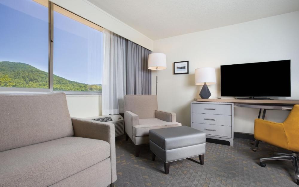 Holiday Inn Asheville East-Blue Ridge Pkwy, an IHG Hotel